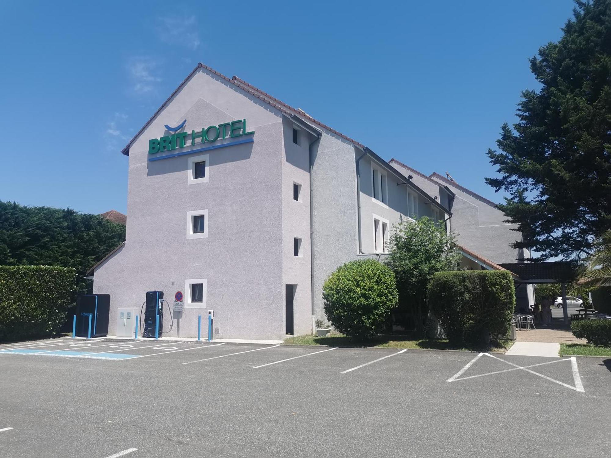 Brit Hotel Confort Pau Lons Dış mekan fotoğraf