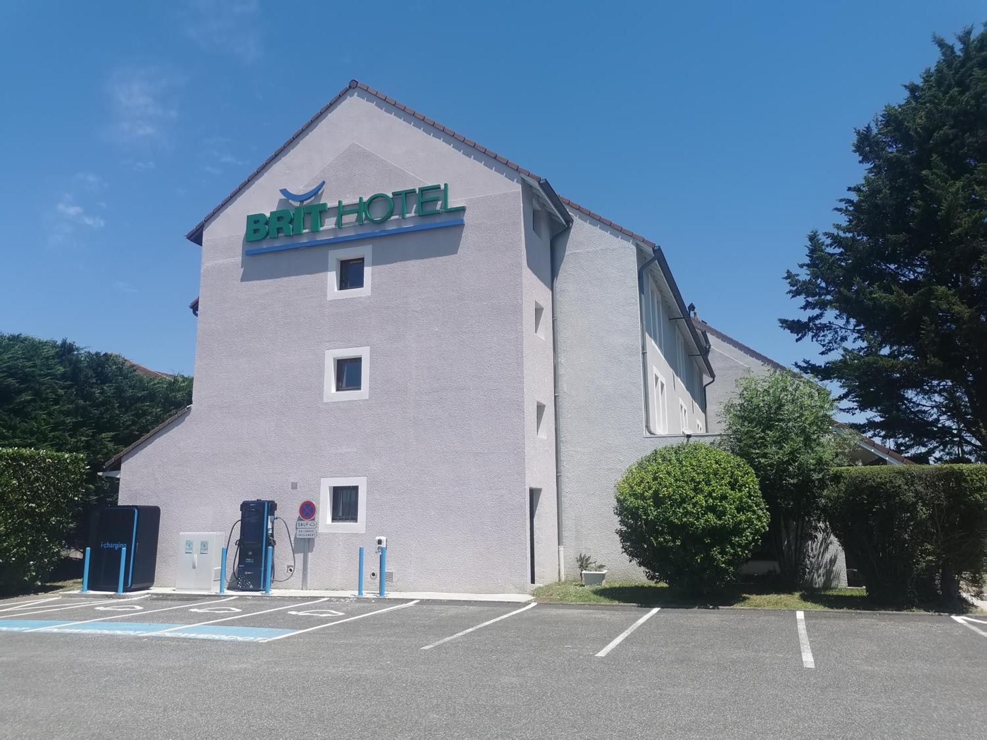 Brit Hotel Confort Pau Lons Dış mekan fotoğraf