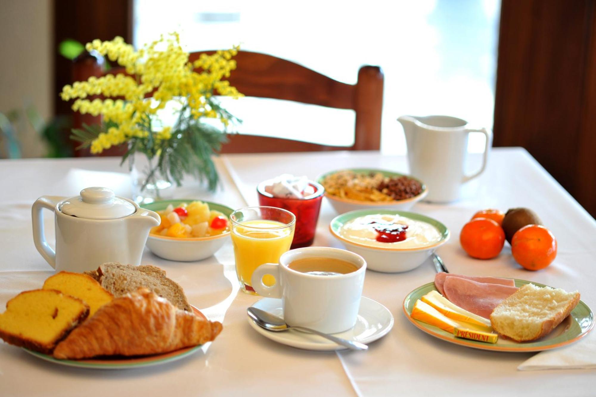 Brit Hotel Confort Pau Lons Dış mekan fotoğraf