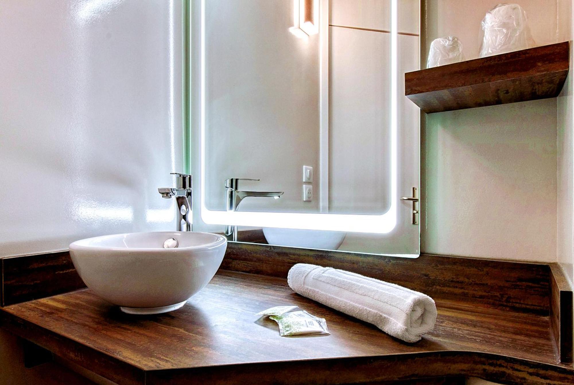 Brit Hotel Confort Pau Lons Dış mekan fotoğraf