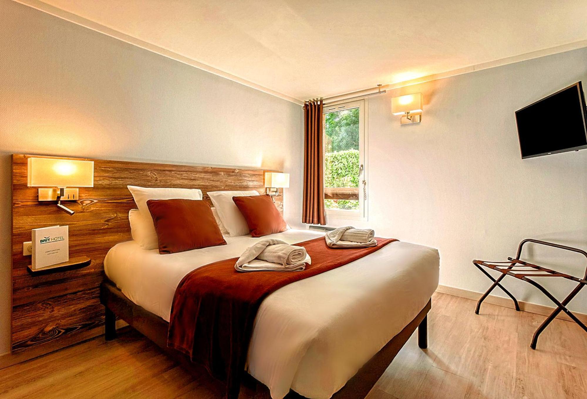 Brit Hotel Confort Pau Lons Dış mekan fotoğraf