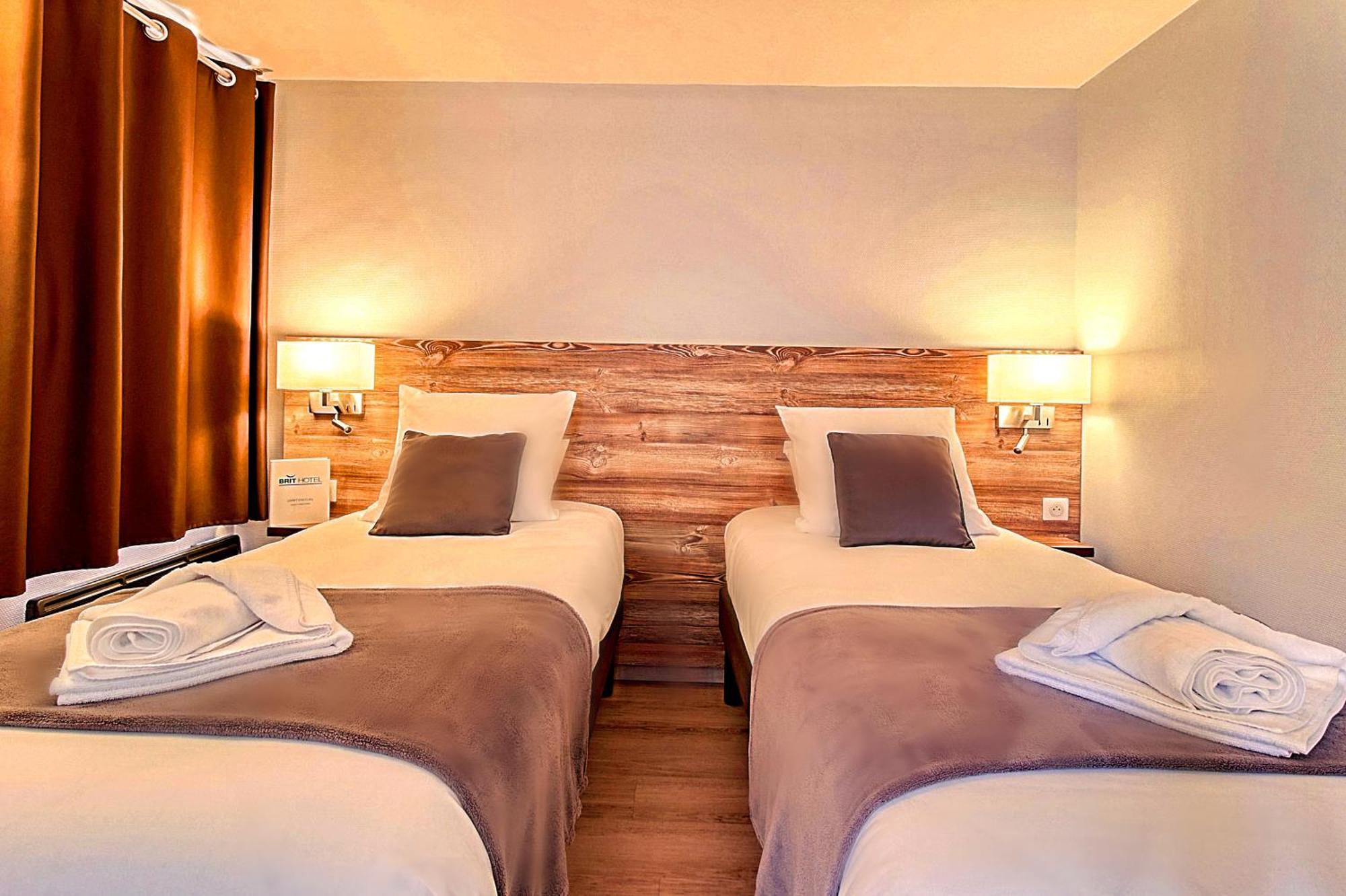 Brit Hotel Confort Pau Lons Dış mekan fotoğraf