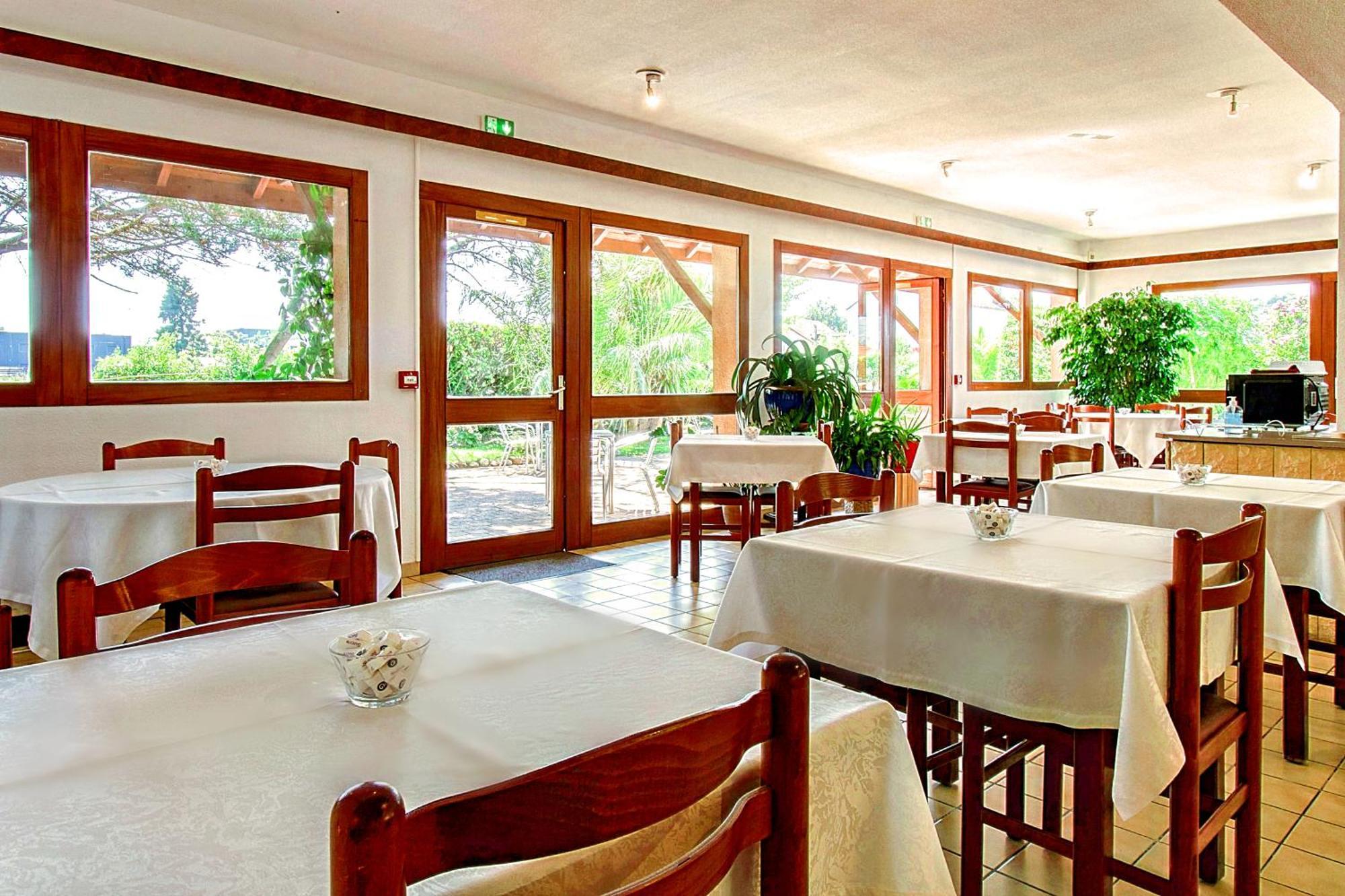 Brit Hotel Confort Pau Lons Dış mekan fotoğraf