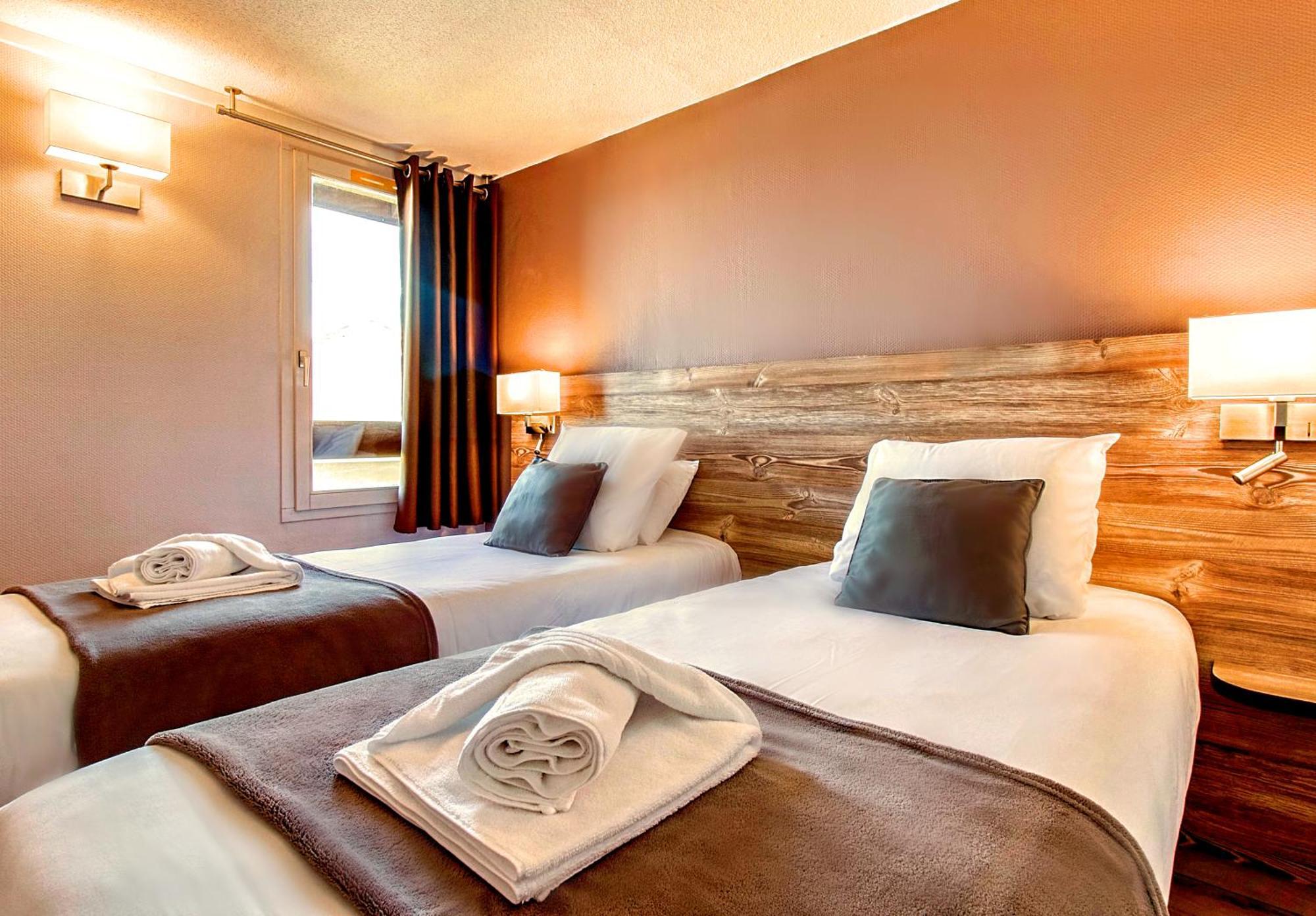 Brit Hotel Confort Pau Lons Dış mekan fotoğraf