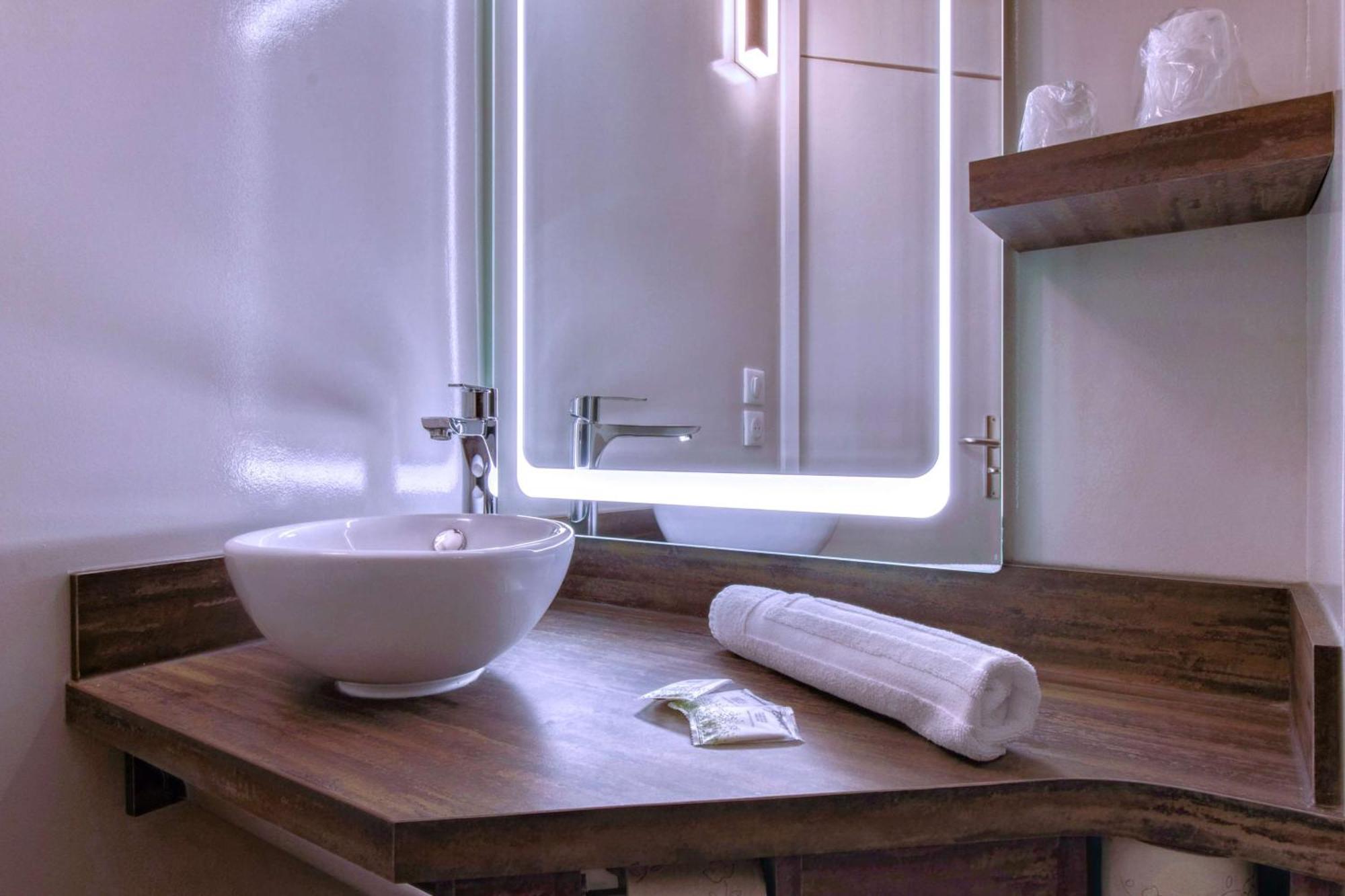 Brit Hotel Confort Pau Lons Dış mekan fotoğraf