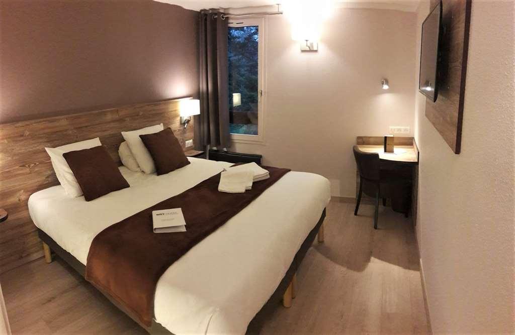 Brit Hotel Confort Pau Lons Oda fotoğraf