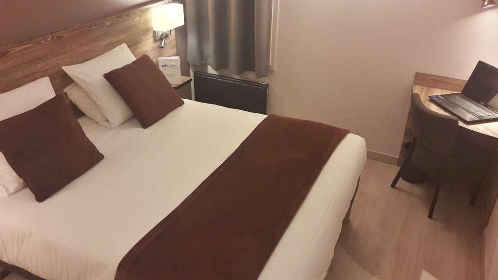 Brit Hotel Confort Pau Lons Oda fotoğraf