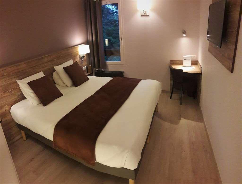Brit Hotel Confort Pau Lons Oda fotoğraf