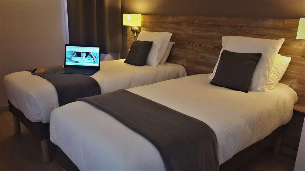 Brit Hotel Confort Pau Lons Oda fotoğraf