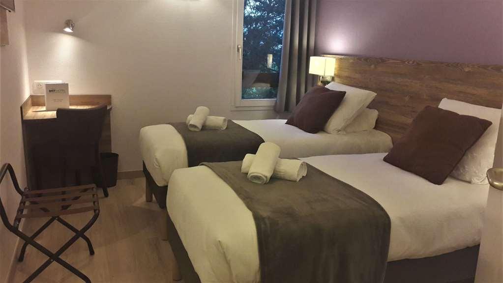 Brit Hotel Confort Pau Lons Oda fotoğraf